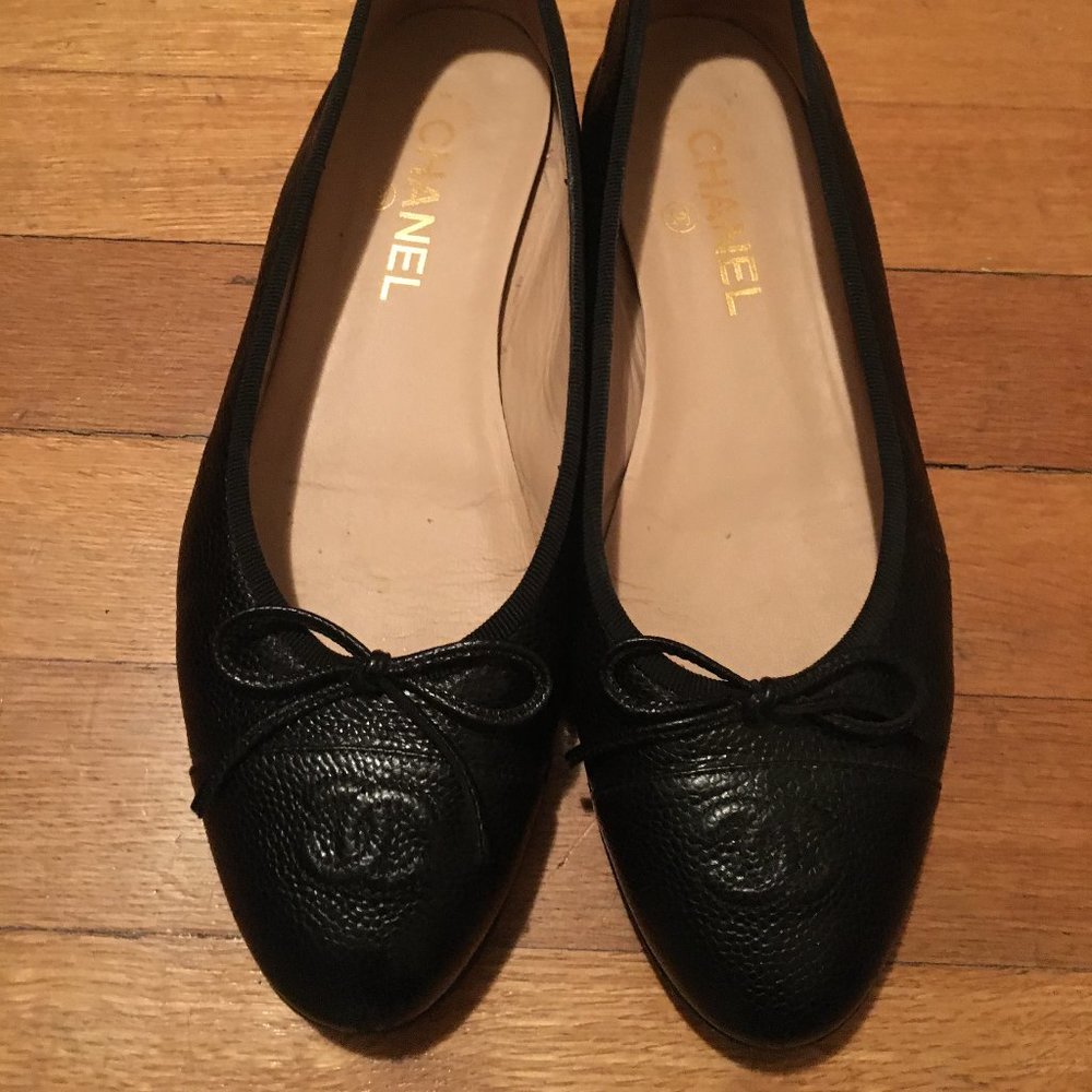 Authentic CHANEL black caviar ballet flats 39.5